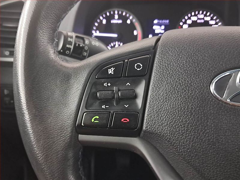 Hyundai Tucson (2017) Comfort 1.7 CRDi, Serv.kniha - fotka 16 z 19