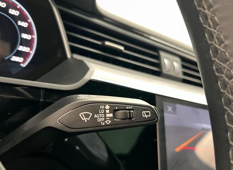 Audi Q8 e-tron 55 Q 360k Matrix Vzduch Pano - fotka 17 z 35