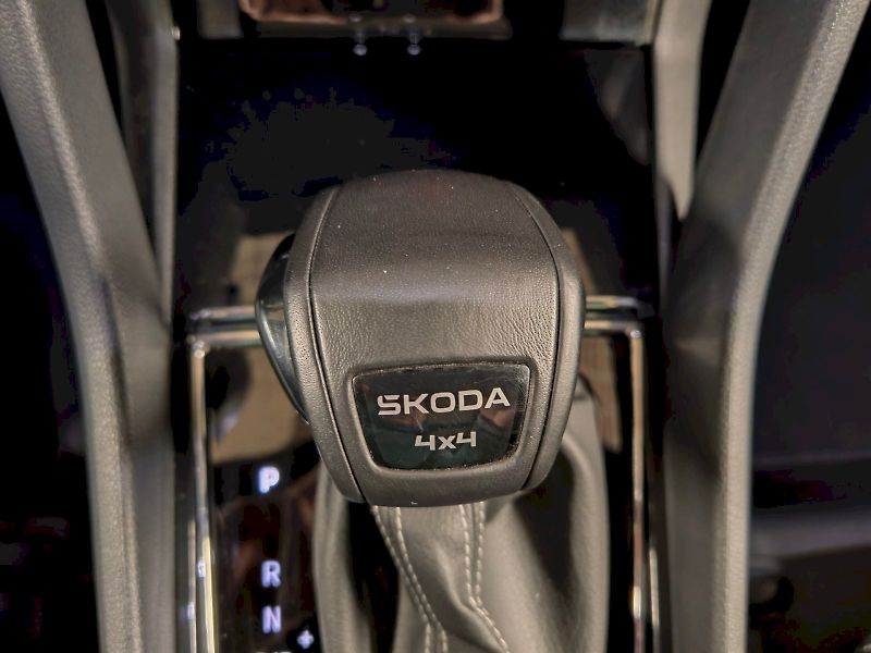 Škoda Karoq (2024) 2.0 TDI 110 kW DSG 4x4 Sportli - fotka 19 z 32