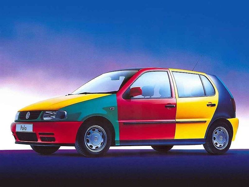 Tohle barevné auto dodnes vzbuzuje na silnici rozruch, tvrdí jeho majitelé.