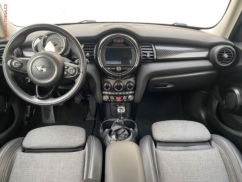 Mini Cooper S (2019) 2.0i, LED, navi, kůže - fotka 8 z 18