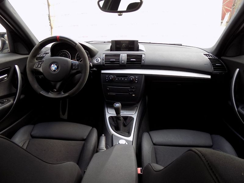 BMW Řada 1 (2006) 130i/M-Paket/NAVI/Bi-xenon/ - fotka 19 z 34