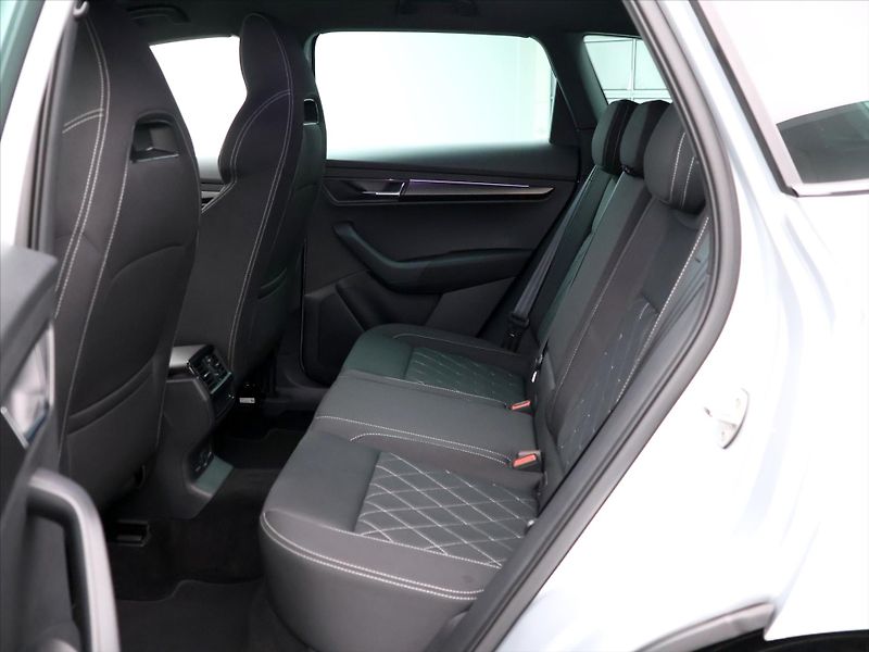 Škoda Karoq 1,5 TSI 110kW Sportline CZ Taž - fotka 14 z 29