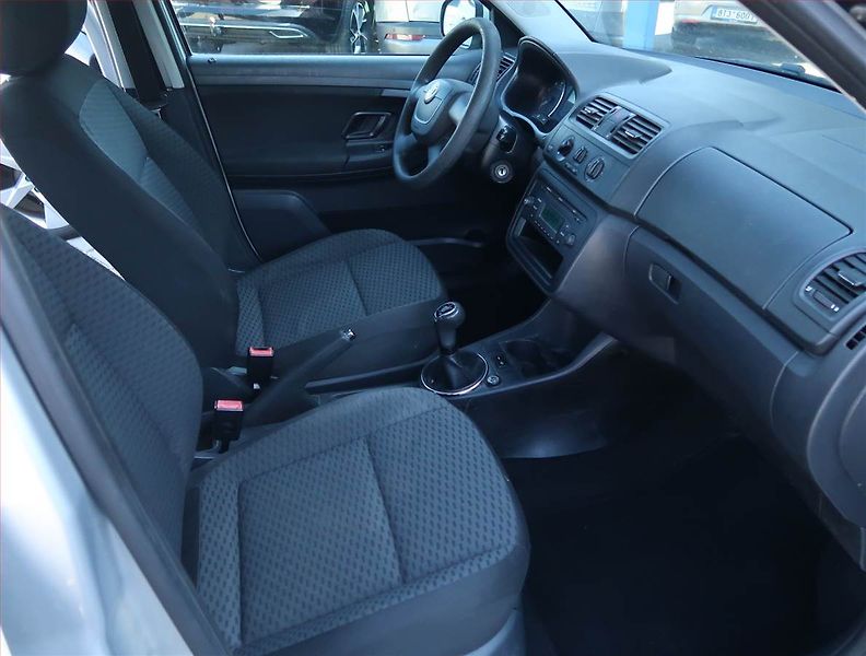 Škoda Fabia (2011) 1.2 12V, po STK, udržované - fotka 9 z 13