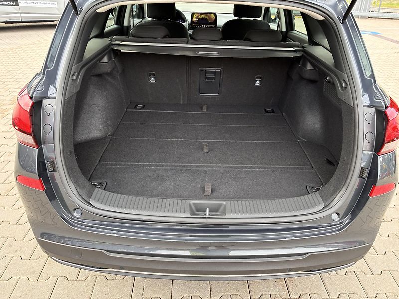 Hyundai i30 1.5T-GDi 118kW REZERVACE - fotka 33 z 34