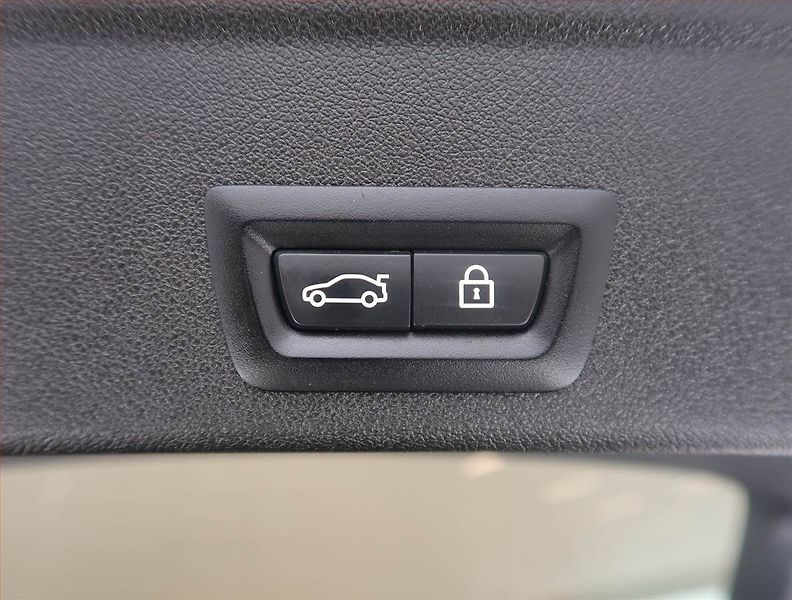 BMW X6 (2021) xDrive30d, ACC, Výhřev, Kamera - fotka 16 z 20