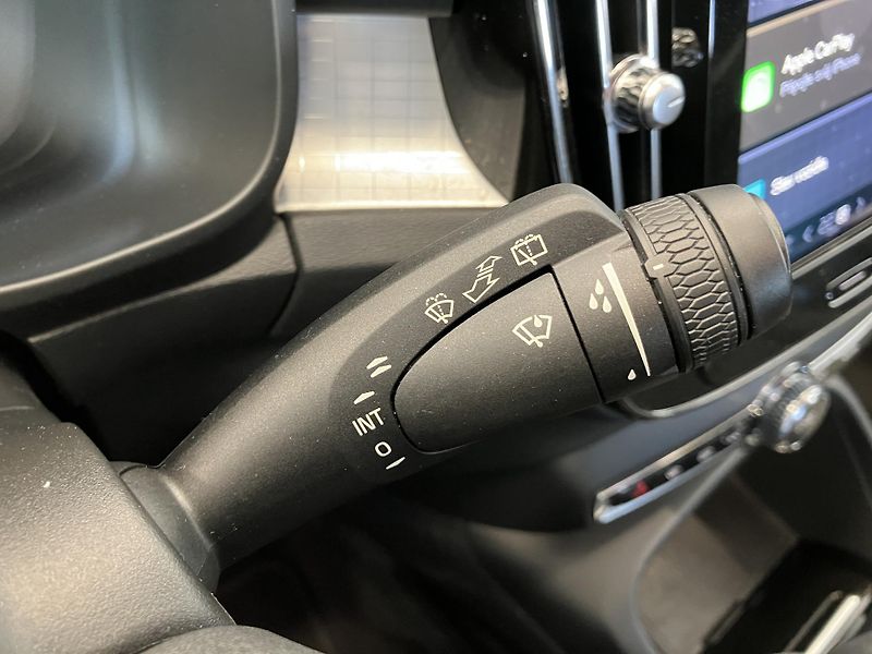 Volvo XC40 B3 FWD Plus Dark AT7 - fotka 22 z 40