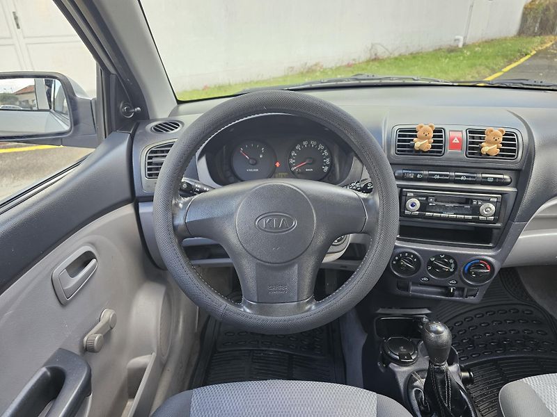 Kia Picanto (2007) 1.0i - fotka 12 z 18