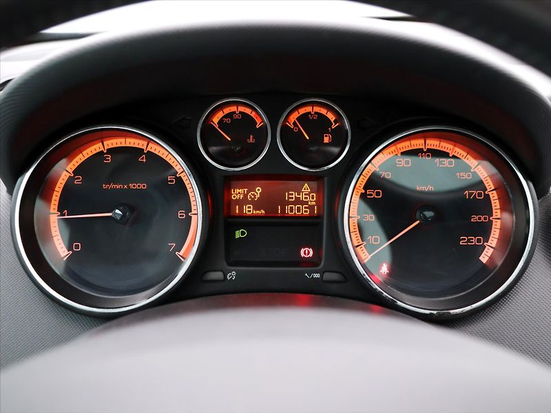 Peugeot 308 1,6 16V 88kW CZ Serv.Kniha - fotka 13 z 33