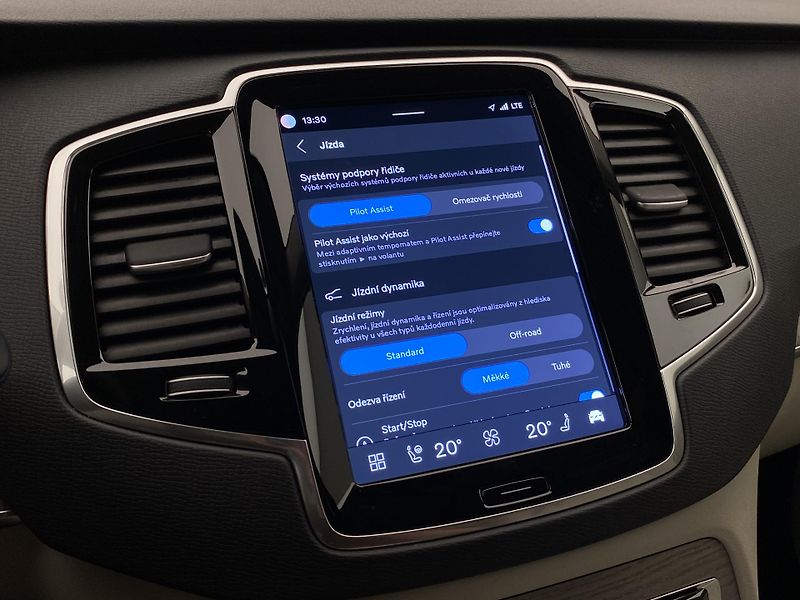 Volvo XC90 B5 AWD CORE AUT CZ - fotka 46 z 58