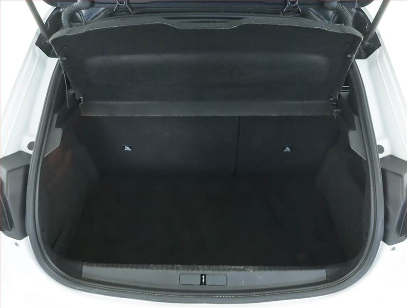 Peugeot 208 (2021) e-GT 50 kWh, SoH 86%, Automat - fotka 14 z 19