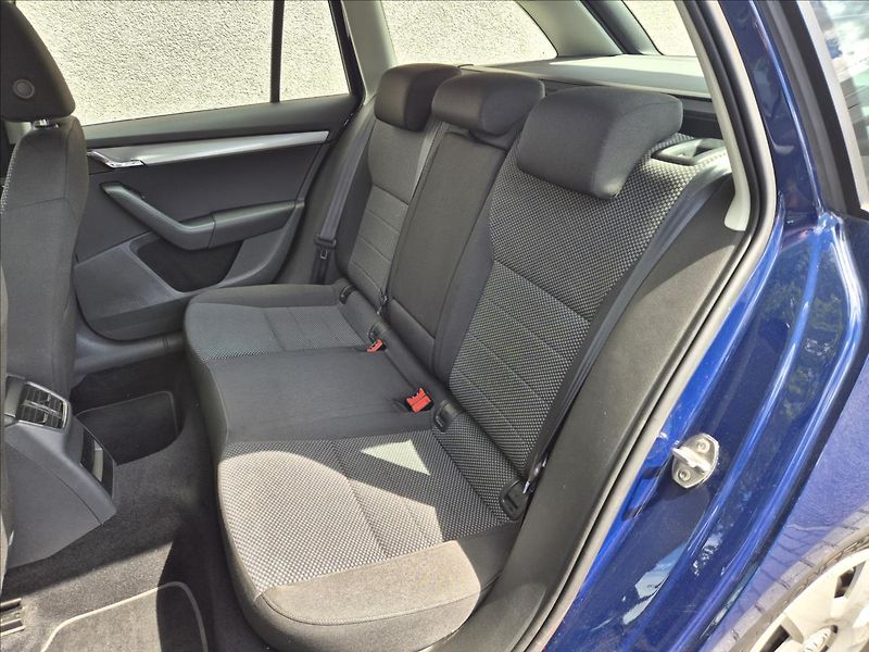 Škoda Octavia 1,2 TSI III Combi Klima Tempom - fotka 15 z 28