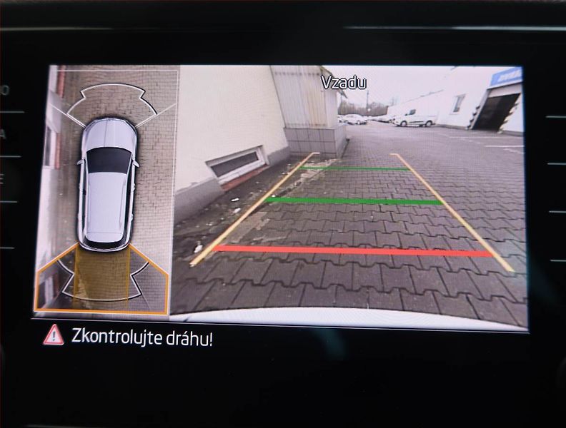 Škoda Karoq (2024) Sportline 1.5 TSI - fotka 21 z 22