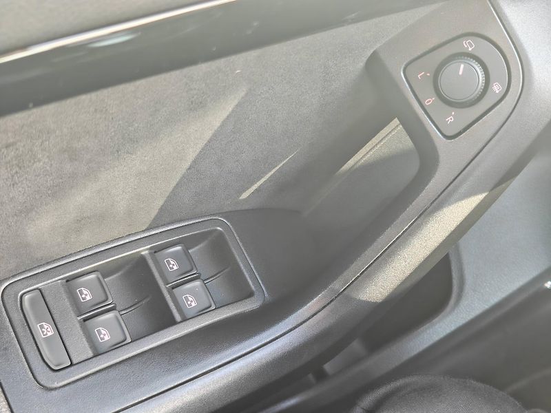 Seat Ateca DSG 4WD 2,0 TSI - fotka 24 z 30