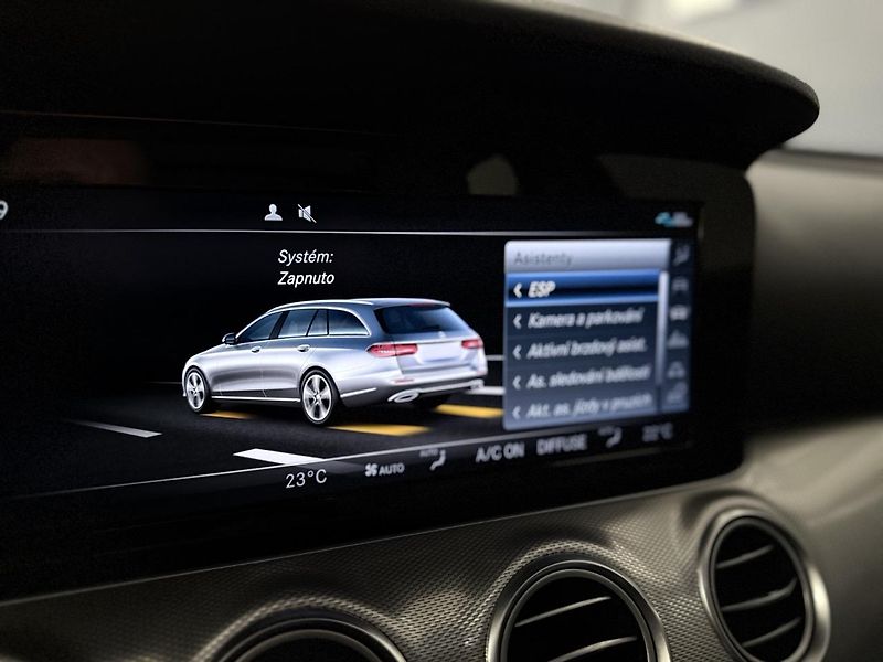 Mercedes-Benz Třídy E (2018) 220D,TOP ,TZ, adaptivní tempo - fotka 28 z 34