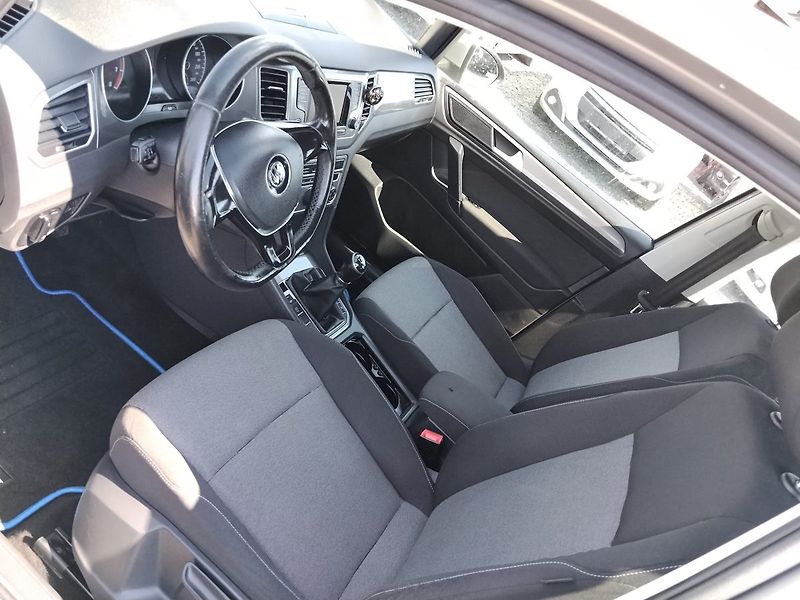 Volkswagen Golf Sportsvan (2015) - fotka 20 z 27