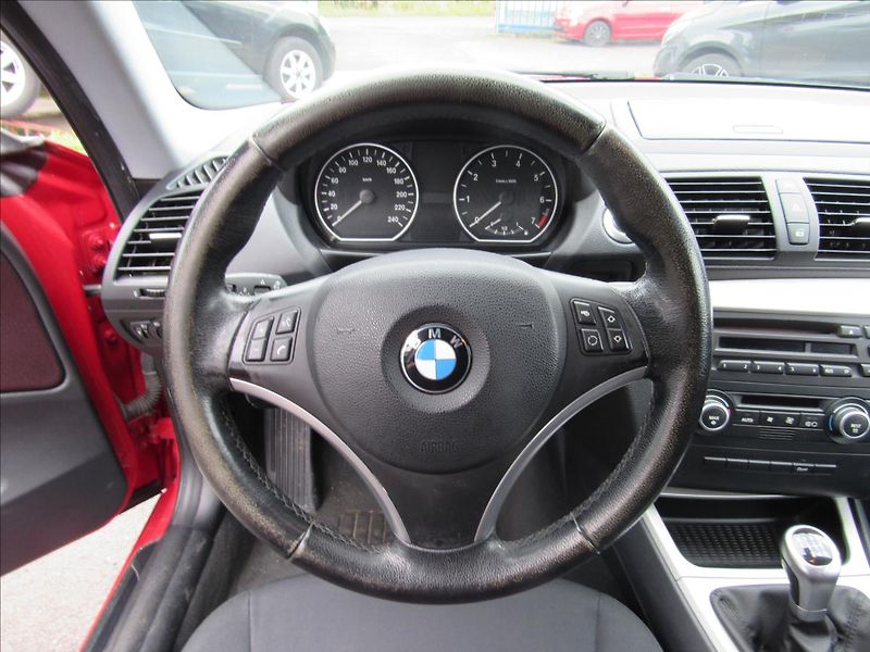 BMW Řada 1 1,6 90kW 116I - fotka 12 z 27