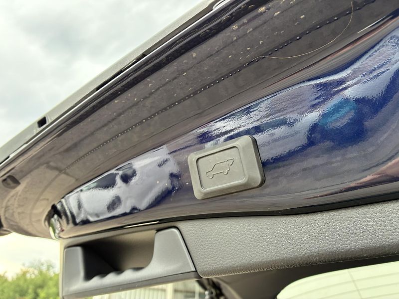 Toyota RAV4 2.5 HSD e-CVT AWD Exe. JBL - fotka 24 z 24