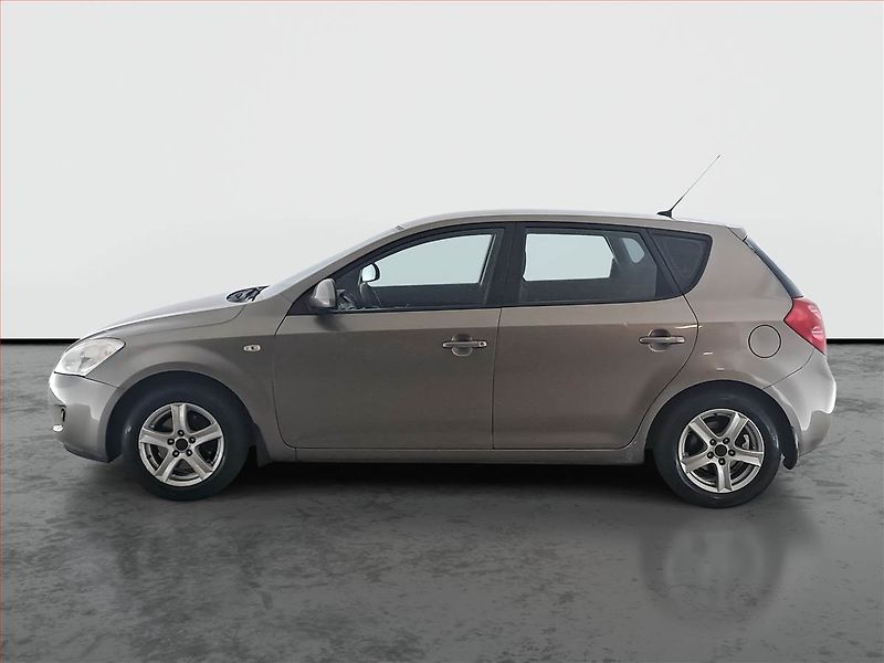Kia Ceed (2009) 1.6 CVVT, po STK, oblíbený vůz - fotka 3 z 16