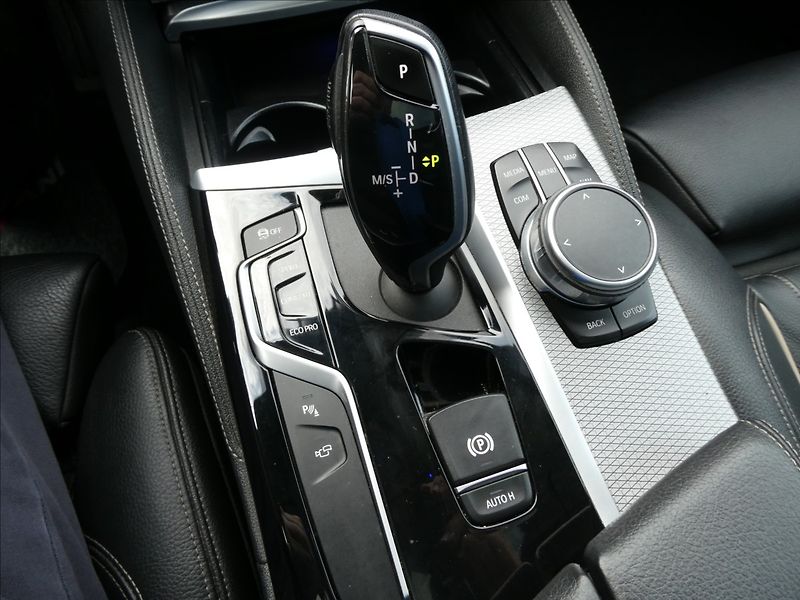 BMW Řada 5 3,0 540d xDrive 235kW MPaket,D - fotka 39 z 50