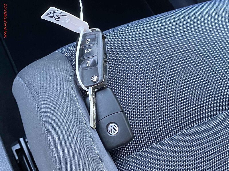 Volkswagen Touran (2012) 1.6TDi, Style, DSG - fotka 19 z 19