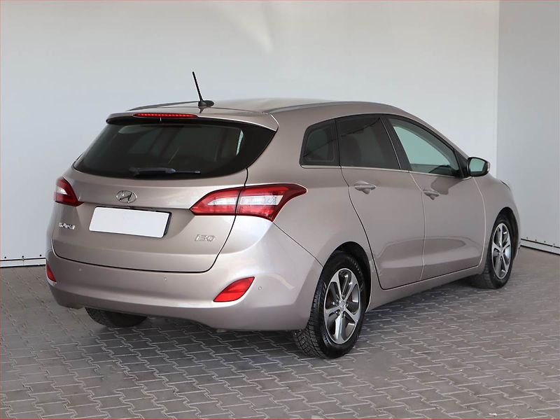 Hyundai i30 (2016) 1.6 CRDi, Automat, Navi - fotka 5 z 19