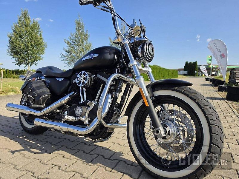 Harley-Davidson (2012) XL 1200 CB Sportster Custom Li - fotka 2 z 20