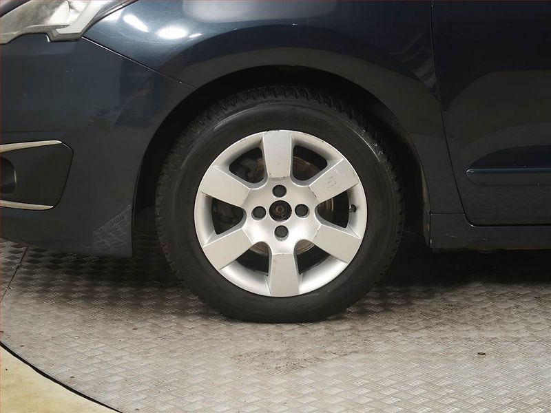 Peugeot 5008 (2014) 1.6 HDi, Automat, po STK - fotka 15 z 18