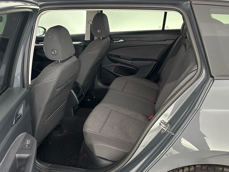 Volkswagen Golf Life DSG - fotka 8 z 29