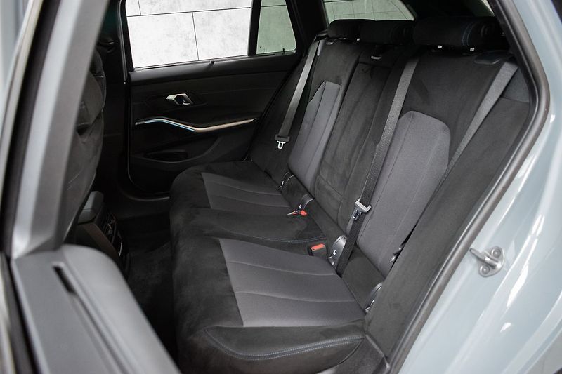 BMW Řada 3 320d xD ///M*TAŽNÉ*ZÁRUKA 2/28 - fotka 12 z 49