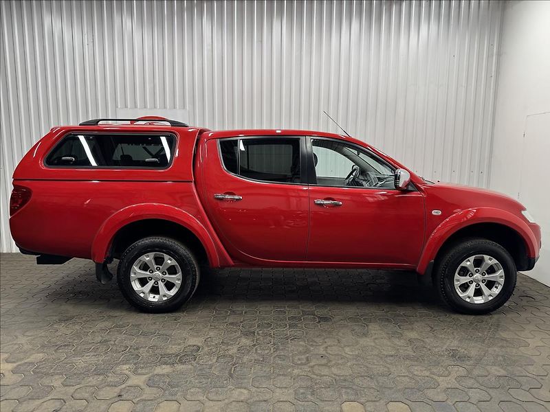 Mitsubishi L200 2.5DI-D INTENSE 4WD HARDTOP - fotka 10 z 35