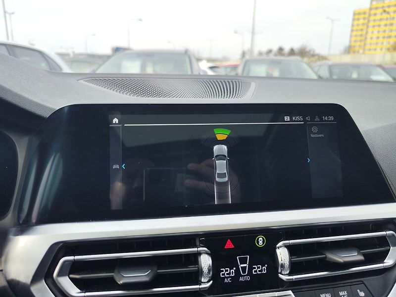 BMW Řada 3 330e 2.0/215kW Sportline PHEV - fotka 27 z 38