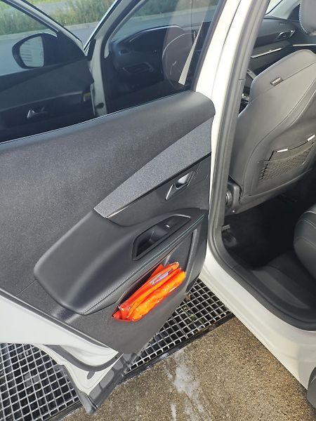 Peugeot 3008 Allure Pack 1.2,8AT, ZÁRUKA  - fotka 10 z 15