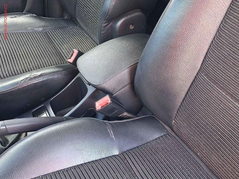Kia Sportage (2007) 2.0 CRDi, ČR - fotka 15 z 17