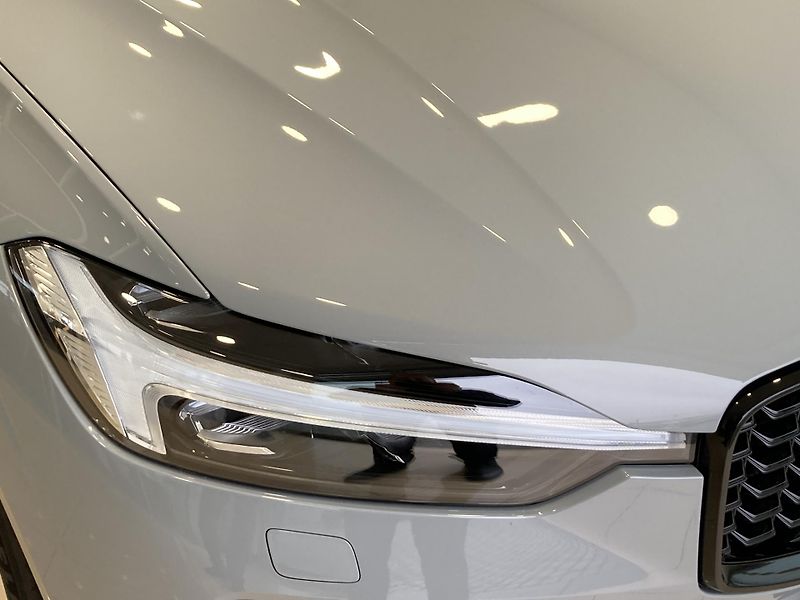 Volvo XC60 T6 eAWD Recharge Ultra Dark  - fotka 4 z 36