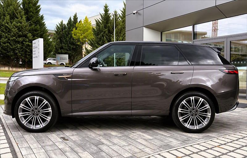 Land Rover Range Rover Sport (2026) 3,0 D350 AUTOBIOGRAPHY SWB - fotka 2 z 42