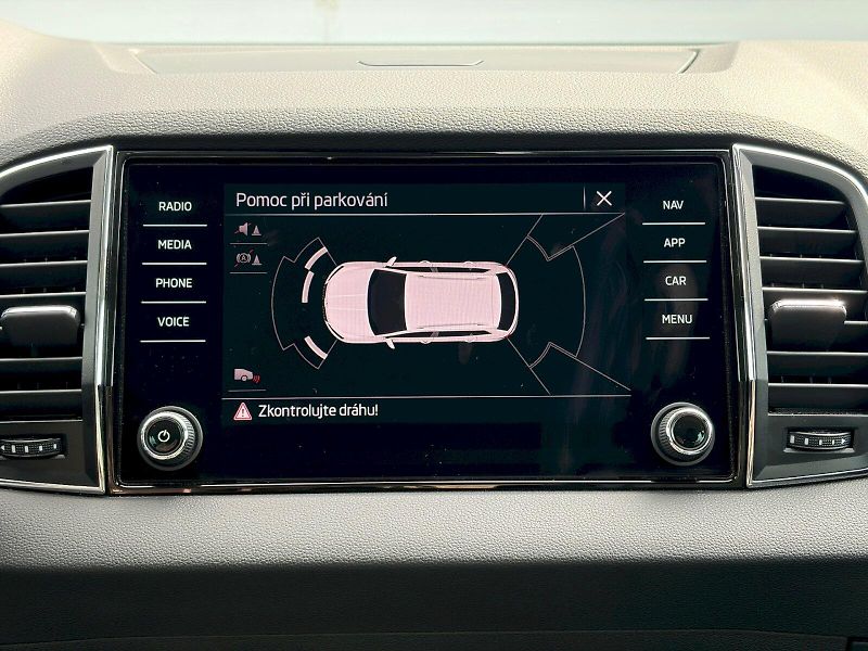 Škoda Karoq (2020) DSG 1.5 TSI / 110 kW / STYLE - fotka 32 z 35