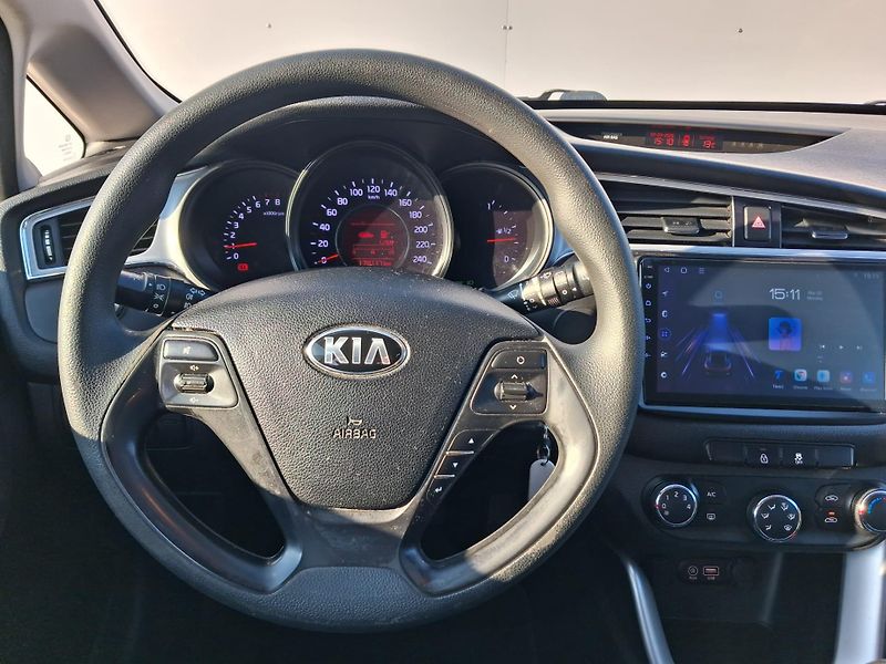 Kia Ceed 1.4 CVVT 73kW Comfort - fotka 13 z 19