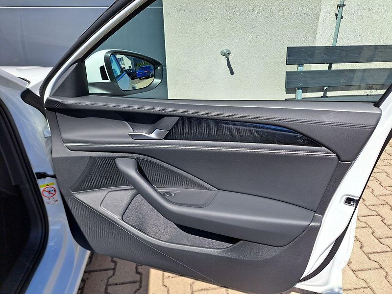 Volkswagen Passat (2025) 1.5 TSI Business 150kW eHybrid - fotka 20 z 31