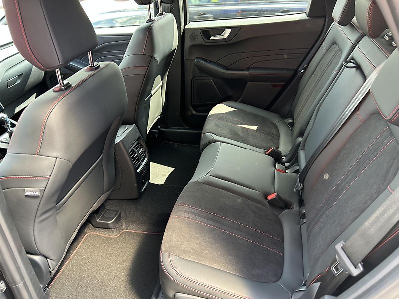 Ford Kuga 1,5 EcoBoost 110kW ST-LINE X - fotka 10 z 36