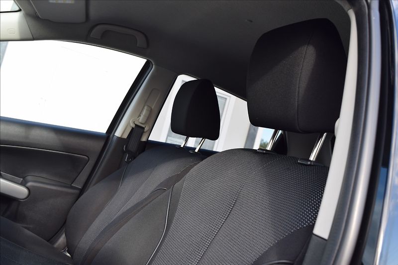 Mazda 2 1,5 MZR 76KW ALU KLIMA - fotka 21 z 38