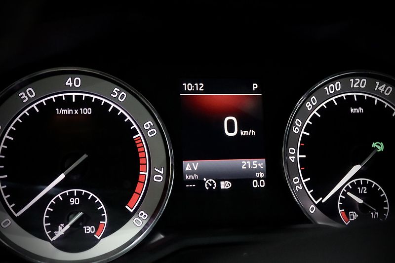 Škoda Superb 3 2.0 TSI 162 kW DSG Sportline - fotka 27 z 48
