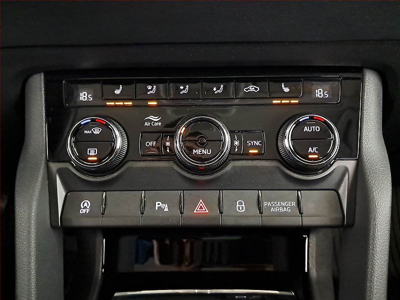 Škoda Karoq (2023) 1.5 TSI - fotka 16 z 24