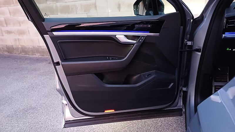 Volkswagen Touareg R-LINE TDI 210kW-ČR-NEHAV-DPH- - fotka 14 z 39