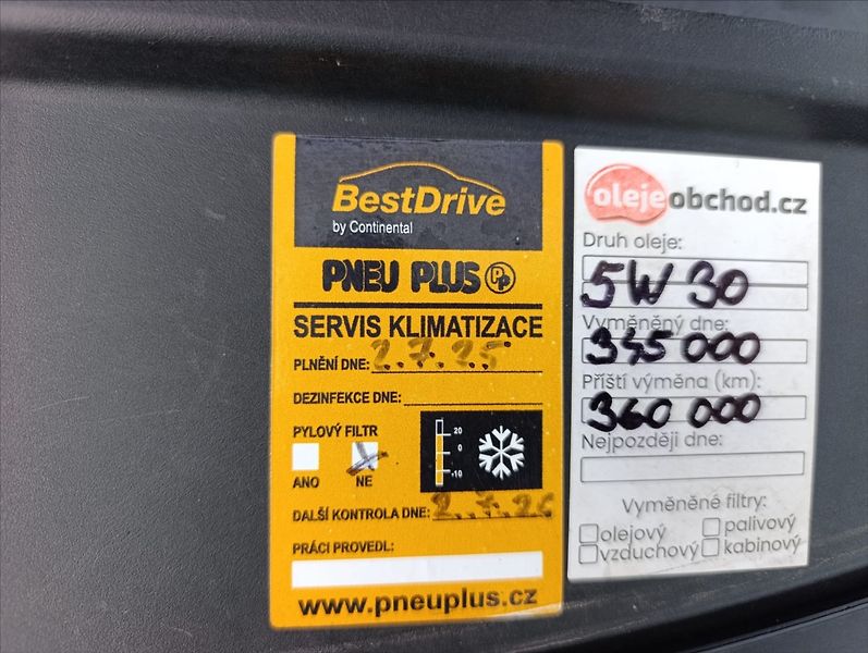 Volkswagen Passat 2,0 TDi Kůže Navigace Tažné - fotka 36 z 37