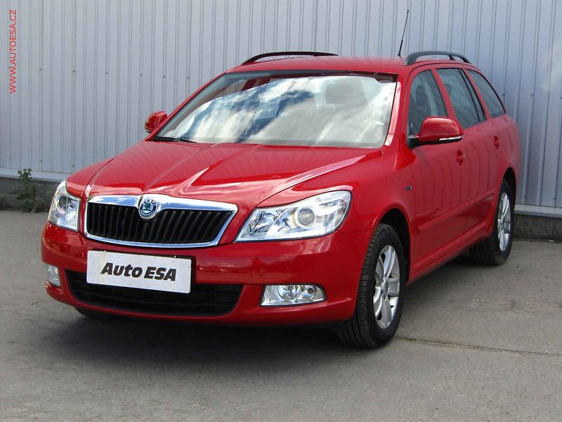 Škoda Octavia (2010) 1.2 TSi, ČR, Ambiente - fotka 3 z 15