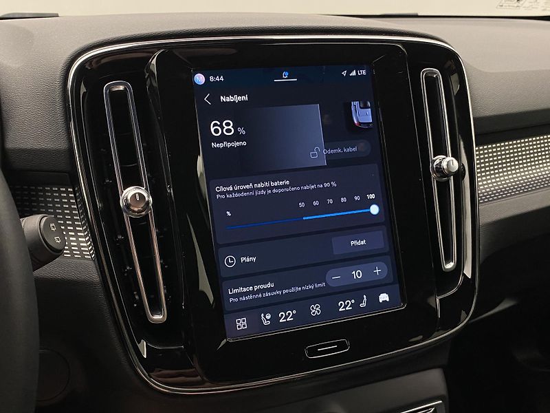 Volvo XC40 PURE ELECTRIC RECHARGE CORE - fotka 50 z 52