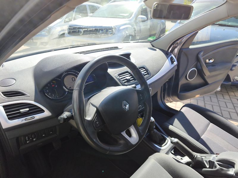 Renault Mégane (2009) 1,616V 81kW 6-ti kvalt!! - fotka 17 z 28