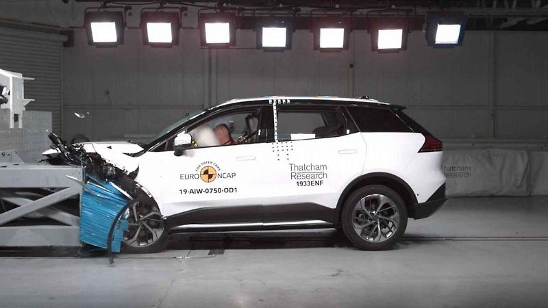 Lynk & Co 01 při crashtestu EuroNCAP