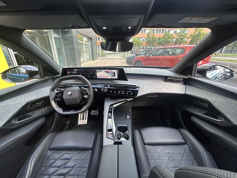 Peugeot 3008 (2024) GT Elektromotor 157 kW (73 kWh - fotka 11 z 16